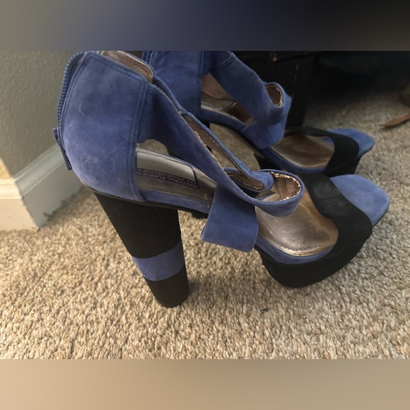 Black and Blue suede BCBG heels size 9 - Picture 2 of 4